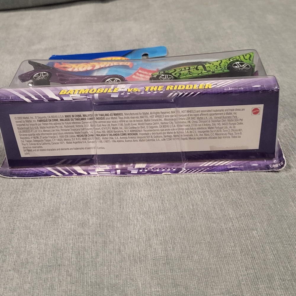 Hotwheels DC Batman vs. The Riddler 2 car set - Picture 6 of 7